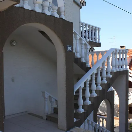 By The Sea Kali, Ugljan - 8202 アパート *